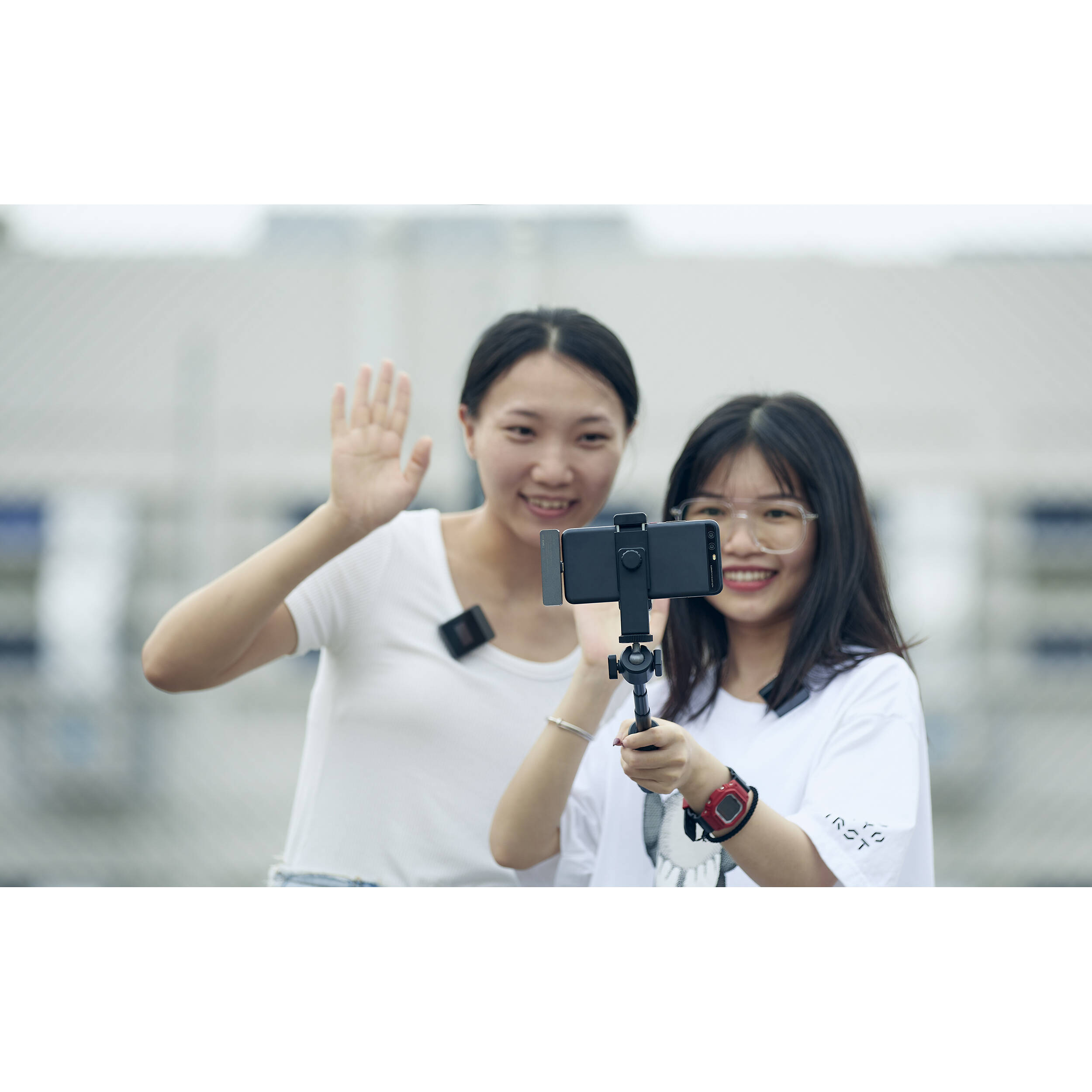 Godox MoveLink LT1 Compact Digital Wireless Microphone System for Smartphones & Tablets with Lightning (2.4 GHz)